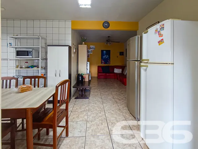 VENDE-SE RESIDÊNCIA COM SUÍTE + 2 DORMITÓRIOS NO C
