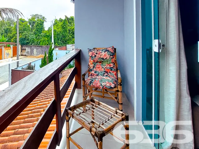 VENDE-SE IMĂVEL COM 5 DORMITĂRIOS E PISCINA NO BAI