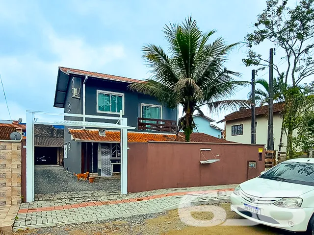 VENDE-SE IMĂVEL COM 5 DORMITĂRIOS E PISCINA NO BAI