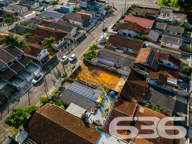 Casa à venda no coração do bairro Adhemar Garcia e