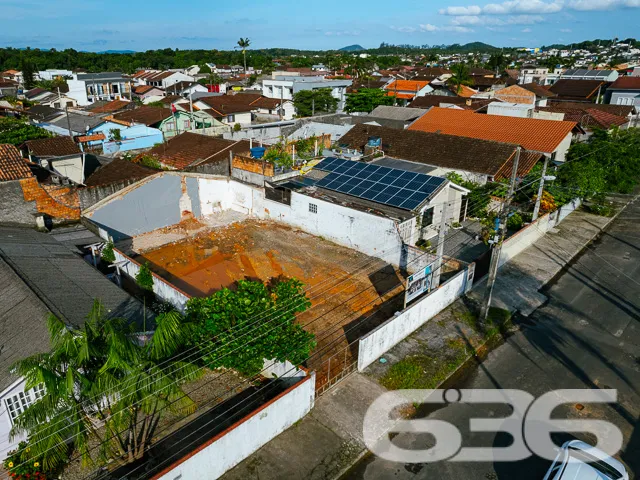 Casa à venda no coração do bairro Adhemar Garcia e