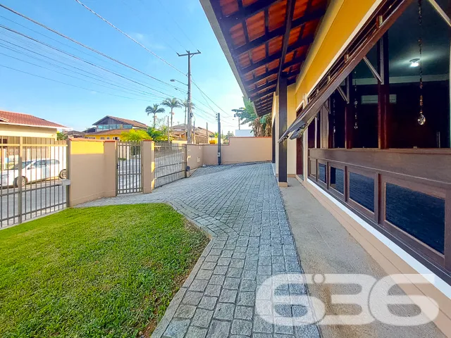 Descubra a casa dos seus sonhos no coração de Join