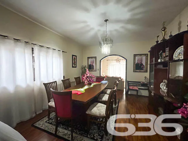 Amplo Sobrado Residencial e Comercial no Bairro Co