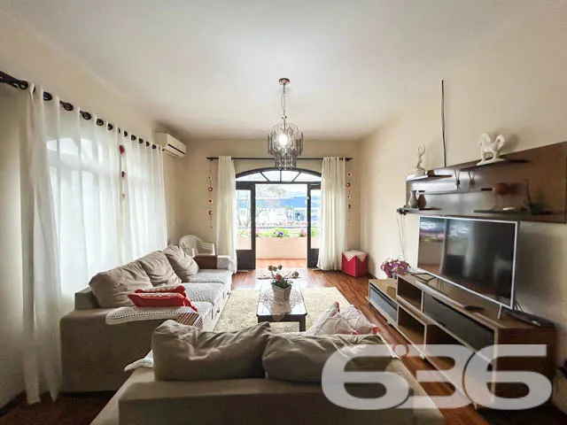 Amplo Sobrado Residencial e Comercial no Bairro Co
