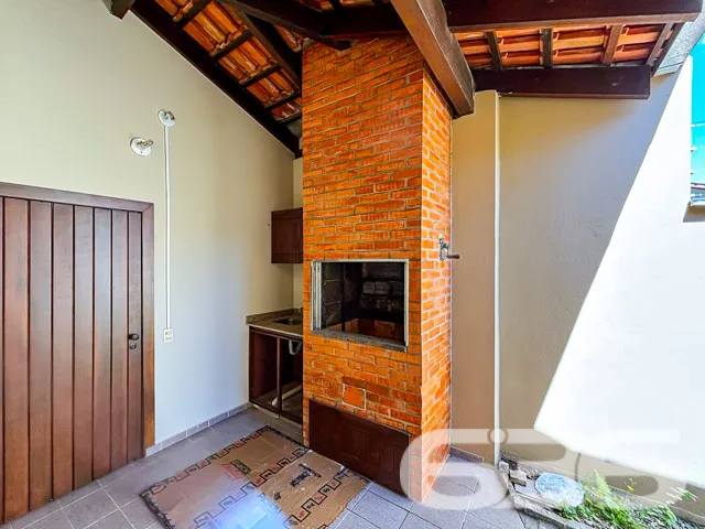 Este imóvel exemplar, localizado no cobiçado Bairr