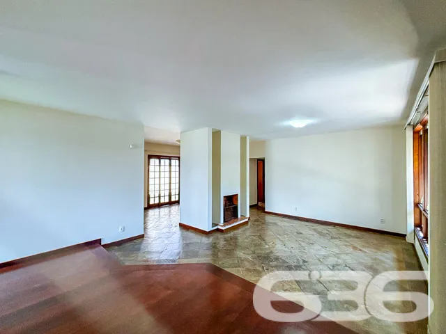 Este imóvel exemplar, localizado no cobiçado Bairr