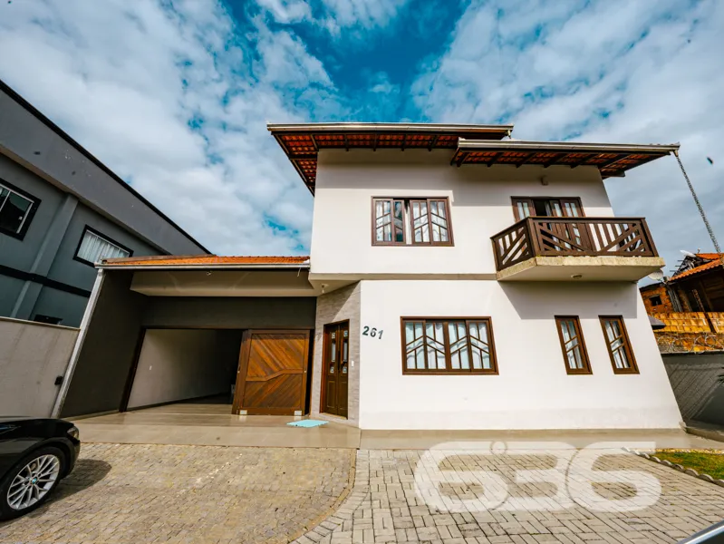RESIDĂNCIA PADRĂO - SOBRADO sub-esquina
Uma resid