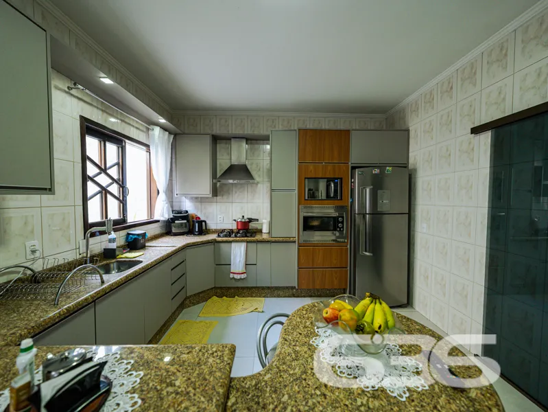 RESIDĂNCIA PADRĂO - SOBRADO sub-esquina
Uma resid