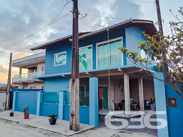 SOBRADO MOBILIADO À VENDA NO CENTRO DE BALNEÁRIO B