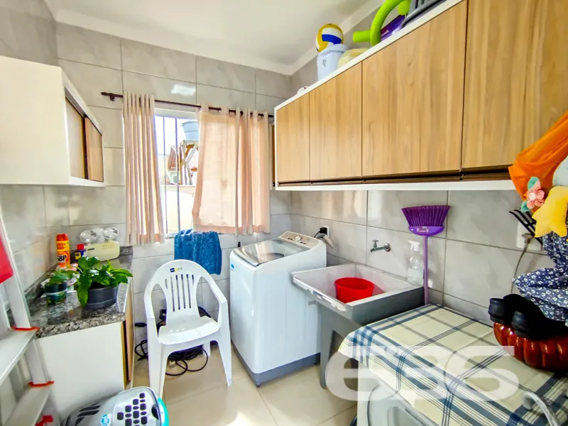 Residência térrea mobiliada a 200 metros do mar! A