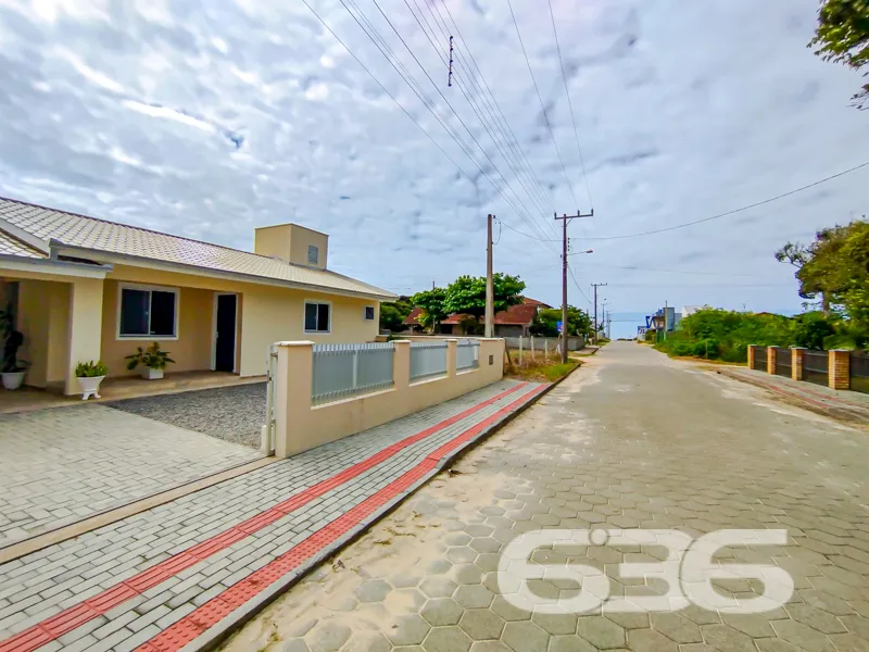 Residência térrea mobiliada a 200 metros do mar! A