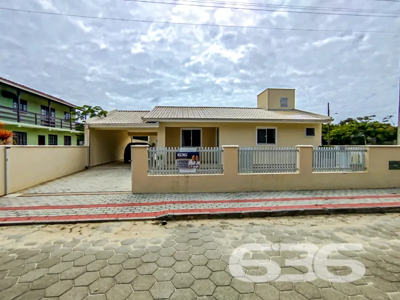 Residência térrea mobiliada a 200 metros do mar! A