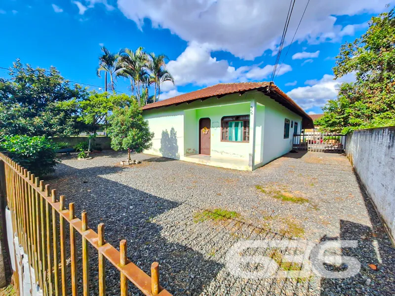 Casa Ă venda no bairro Adhemar Garcia em Joinville