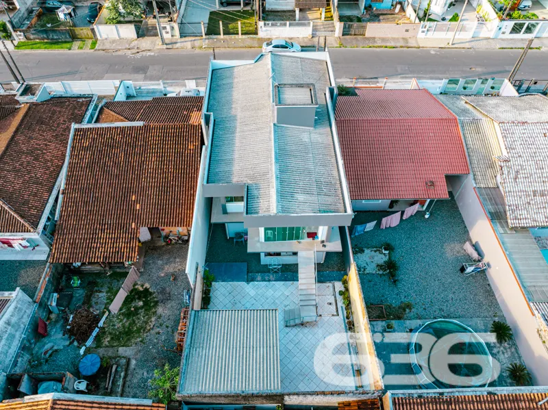 Imóvel à venda com 2 residências independentes à v