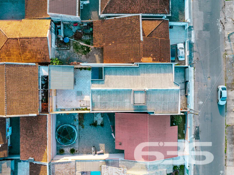Imóvel à venda com 2 residências independentes à v