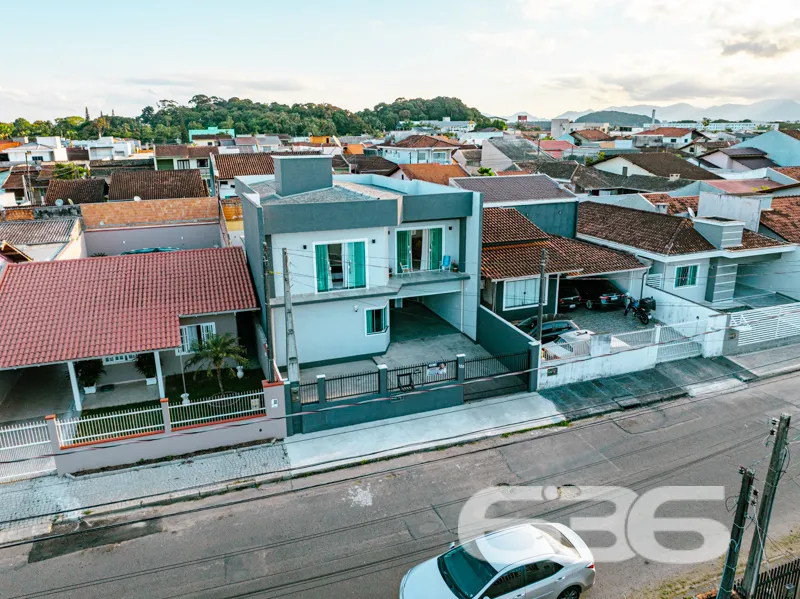 Imóvel à venda com 2 residências independentes à v
