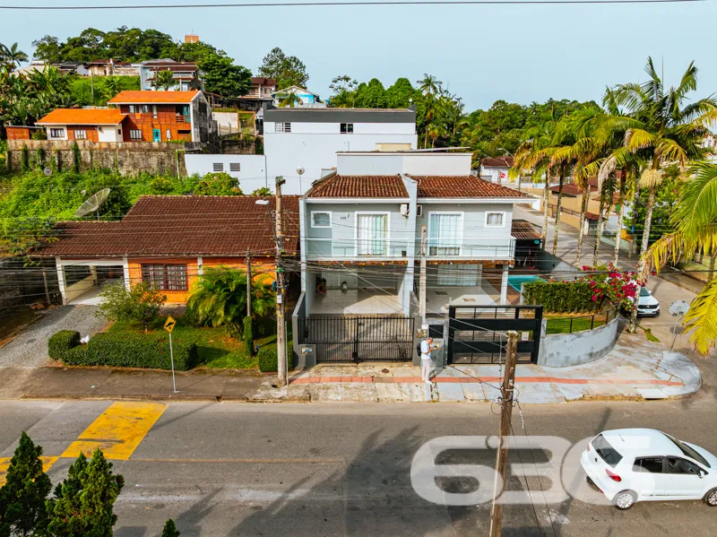 Moderno sobrado geminado Ă venda no bairro Anita G
