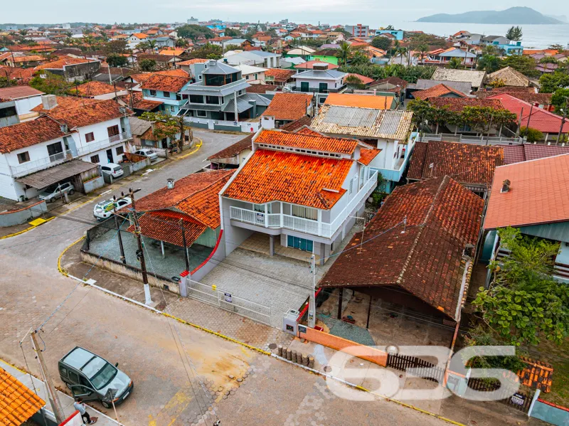 Você sonha em viver numa cidade litorânea encantad