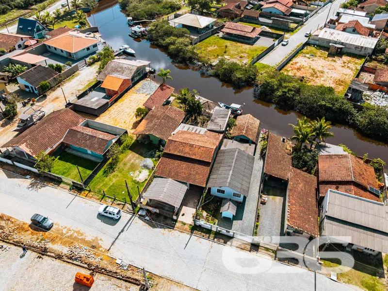 Oportunidade Excepcional: Seu Novo Lar em Balneári