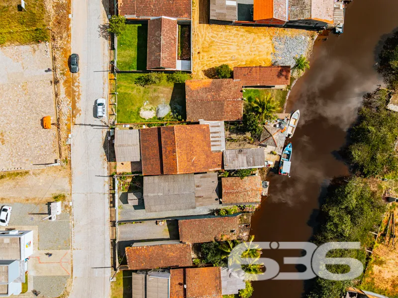 Oportunidade Excepcional: Seu Novo Lar em Balneári
