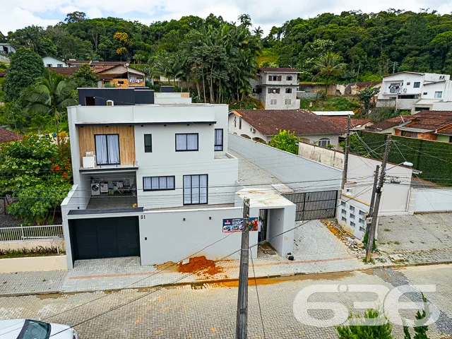 IMÓVEL COM 3 QUARTOS EM CONDOMÍNIO FECHADO

Procur