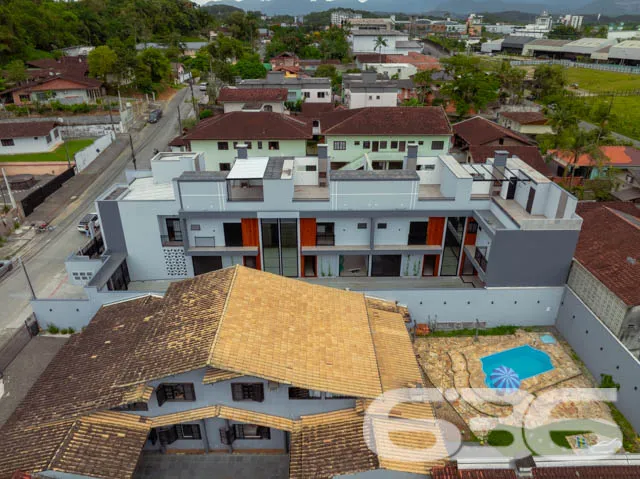 ResidĂȘncia Geminada Moderna em Joinville - Bom Ret