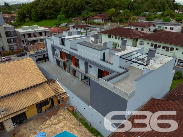 ResidĂȘncia Geminada Moderna em Joinville - Bom Ret