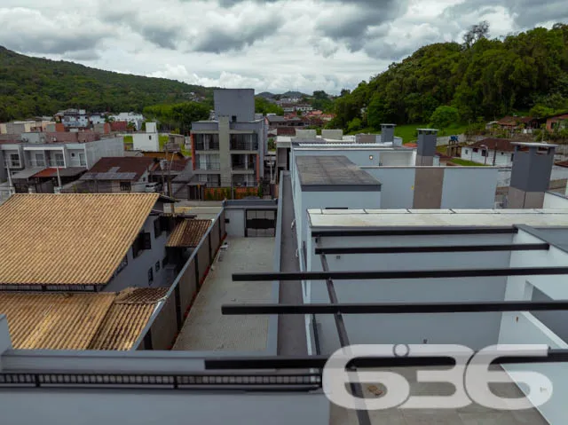 ResidĂȘncia Geminada Moderna em Joinville - Bom Ret