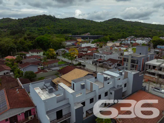 ResidĂȘncia Geminada Moderna em Joinville - Bom Ret