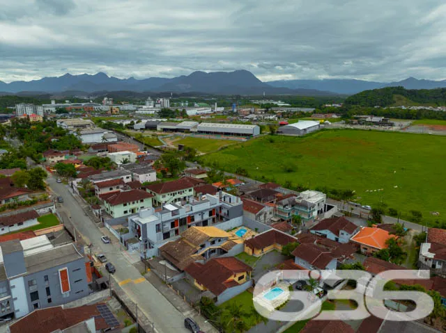 ResidĂȘncia Geminada Moderna em Joinville - Bom Ret