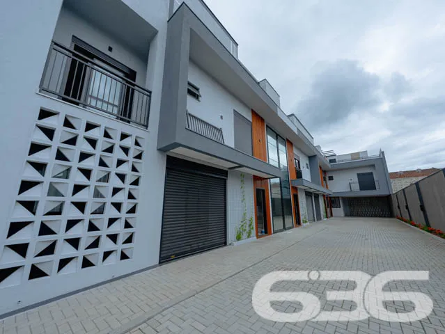 ResidĂȘncia Geminada Moderna em Joinville - Bom Ret
