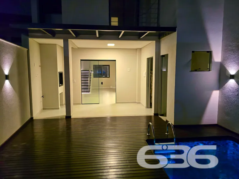BelĂssima casa Ă venda com 3 suĂtes e 2 vagas de g