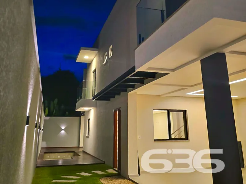 BelĂssima casa Ă venda com 3 suĂtes e 2 vagas de g