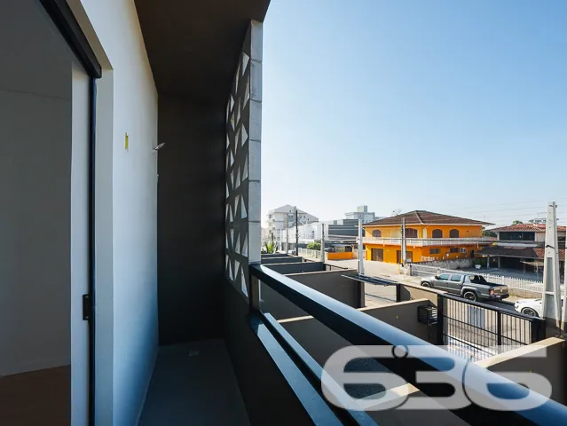 Este geminado sobrado em Joinville, SC,  represent