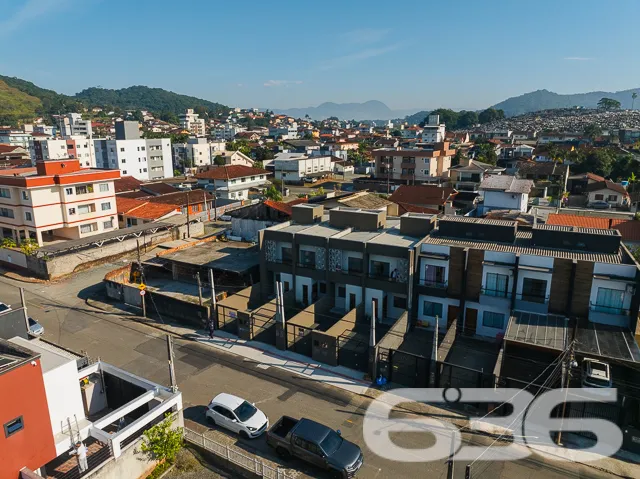 Este geminado sobrado em Joinville, SC,  represent
