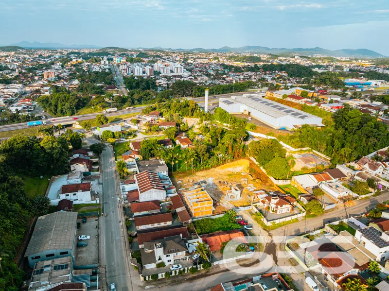 Descubra o Sobrado dos Seus Sonhos em Joinville!