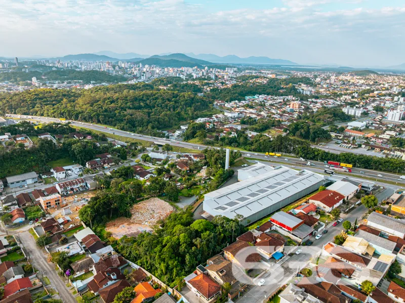 Descubra o Sobrado dos Seus Sonhos em Joinville!