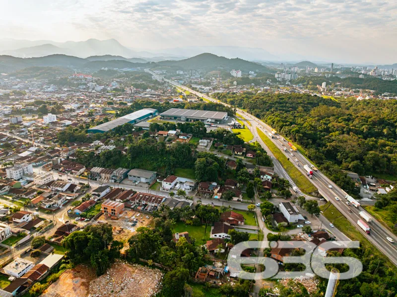Descubra o Sobrado dos Seus Sonhos em Joinville!