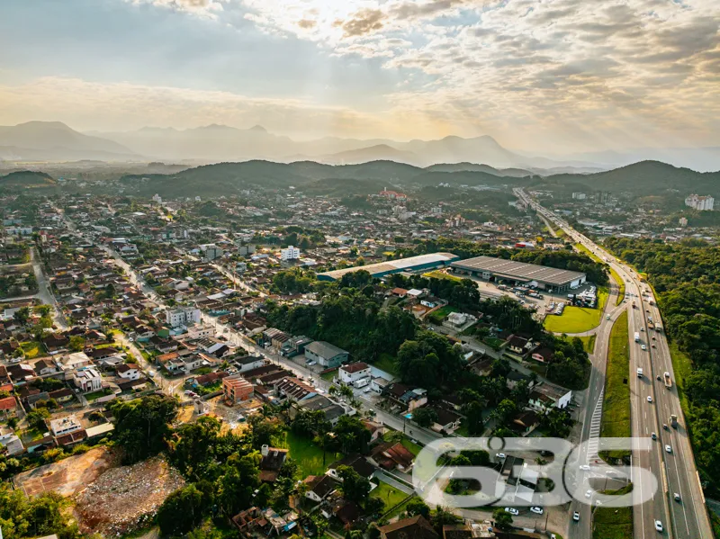 Descubra o Sobrado dos Seus Sonhos em Joinville!
