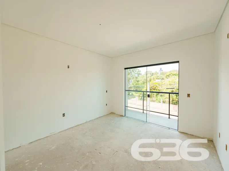 MagnĂfica Oportunidade em Joinville: Sobrado de Al
